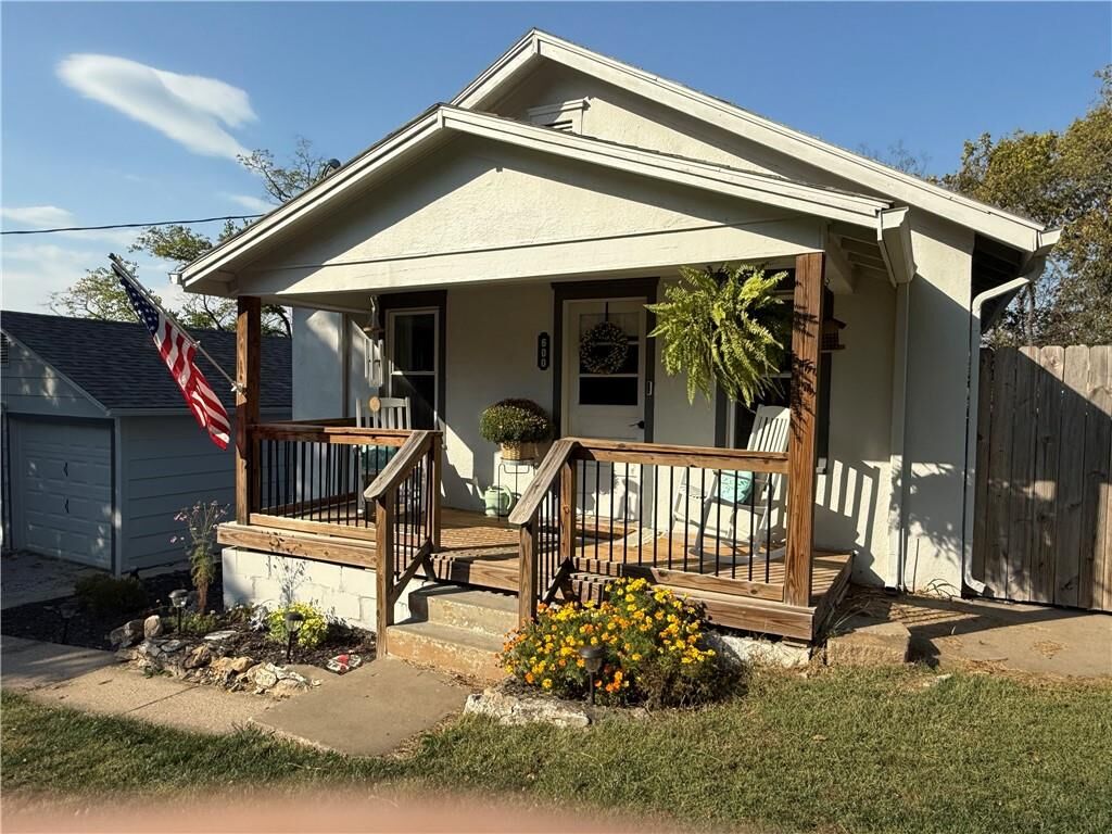 Property Photo:  600 Centralia Avenue  MO 64024 