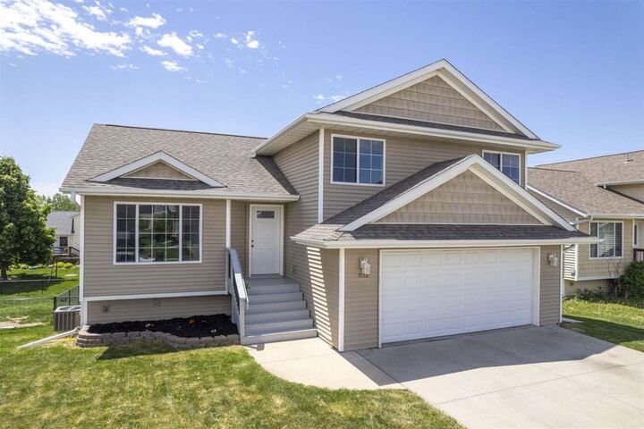 Property Photo: 1573 Vesti Ln IA 52240