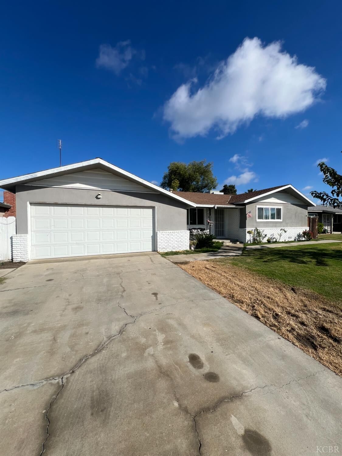 Property Photo: 108 W Deodar CA 93245