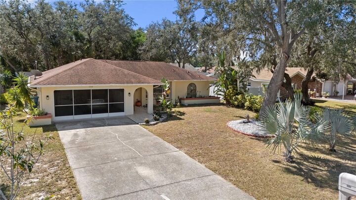 Property Photo: 5518 Pinehurst Drive FL 34606