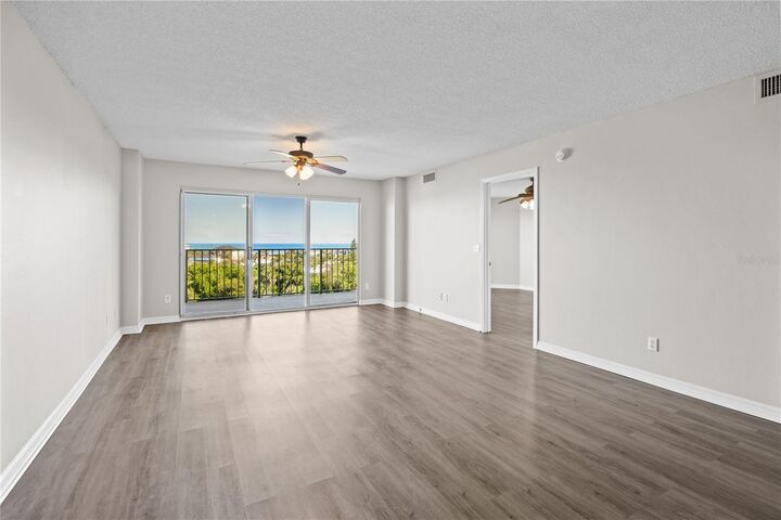 Photo de la propriété: 4 Oceans West Boulevard 703B FL 32118