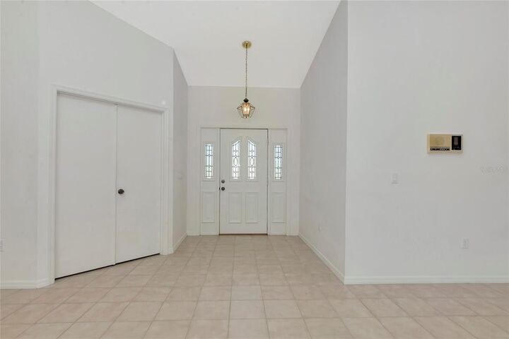 Property Photo: 5122 Wedge Court E FL 34203