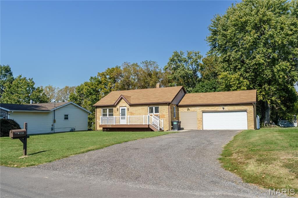 Property Photo: 9709 Avalon Drive IL 62208