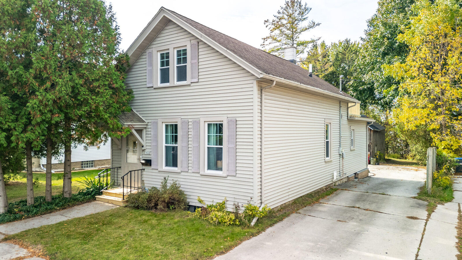 Property Photo:  1632 S 14th St  WI 53081 