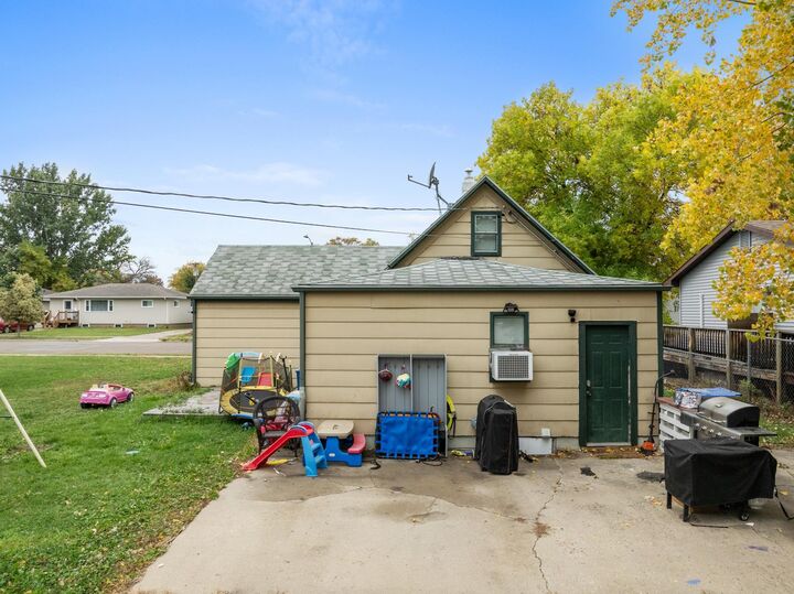 Property Photo: 100 21st Street NW ND 58703-2952