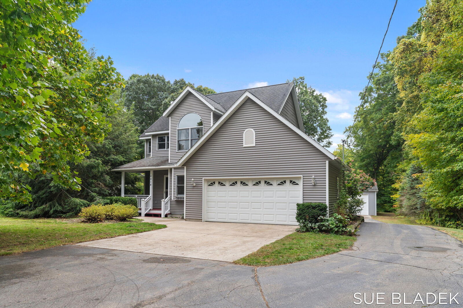 Property Photo:  6814 Dale Court  MI 49408 