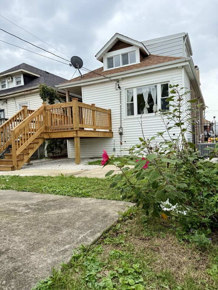 Property Photo: 8633 S Hermitage Avenue IL 60620