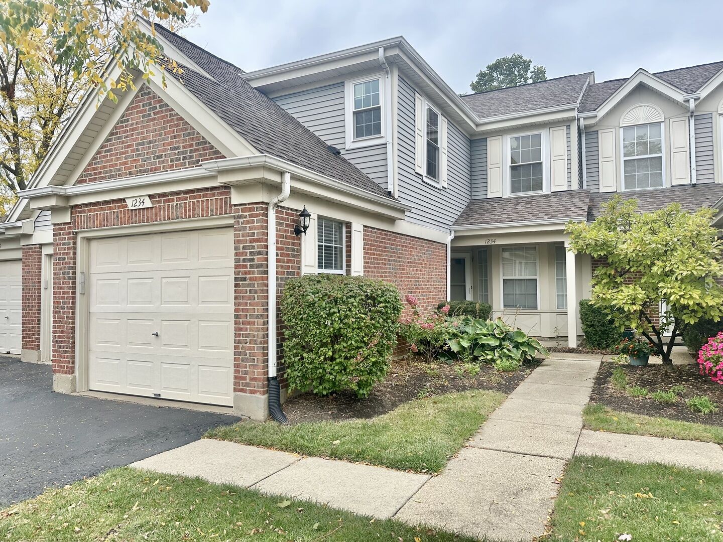 Property Photo: 1234 Churchill Court IL 60089