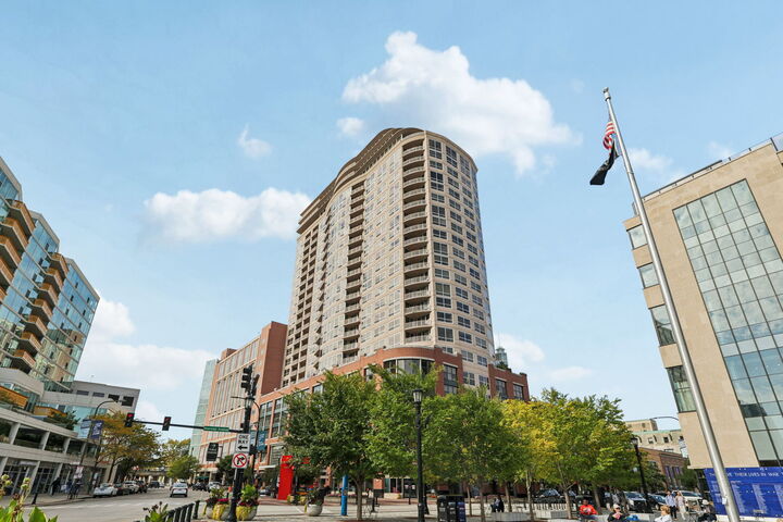 Property Photo:  807 Davis Street 403  IL 60201 
