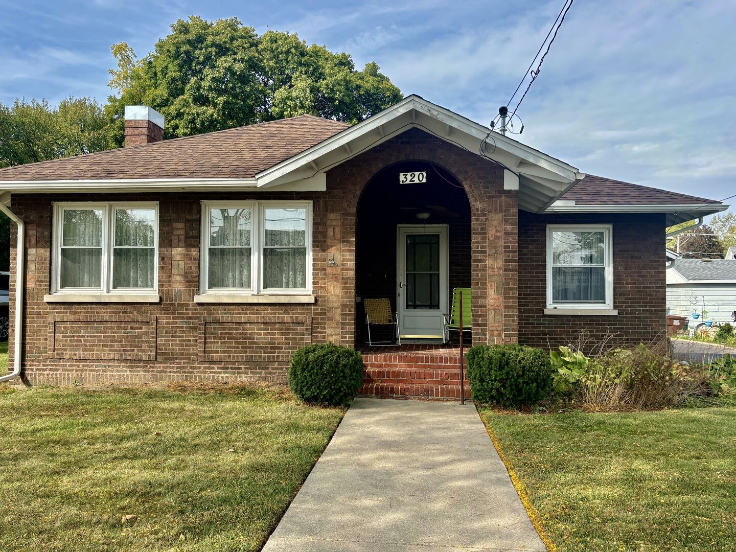 Property Photo: 320 E Hurlbut Avenue IL 61008