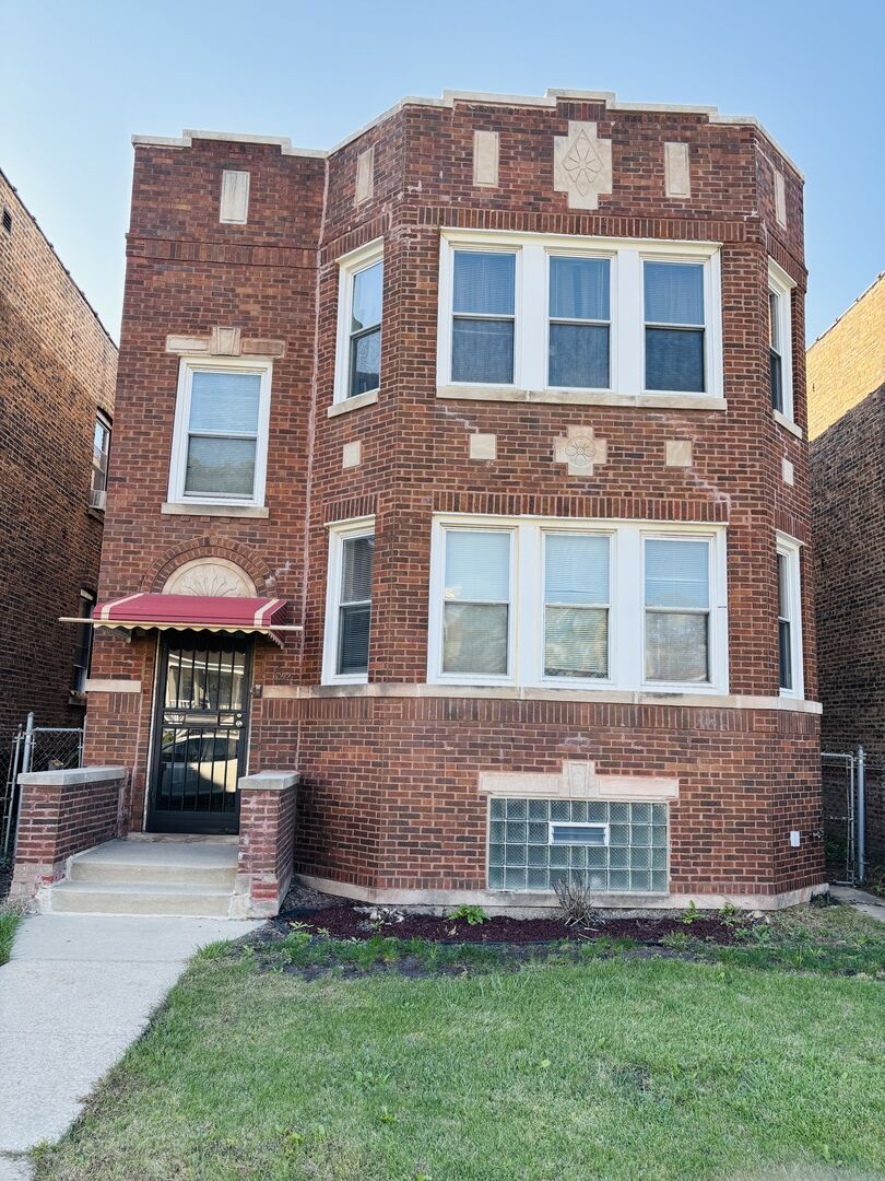 Property Photo:  6212 S Claremont Avenue  IL 60636