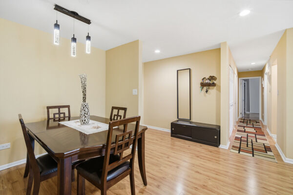 Property Photo:  51 Old Oak Drive 414  IL 60089 