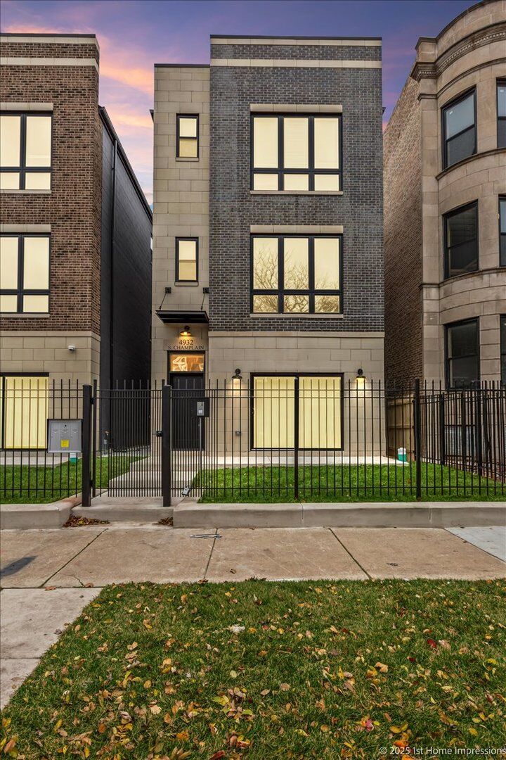 Property Photo:  4932 S Champlain Avenue  IL 60615 