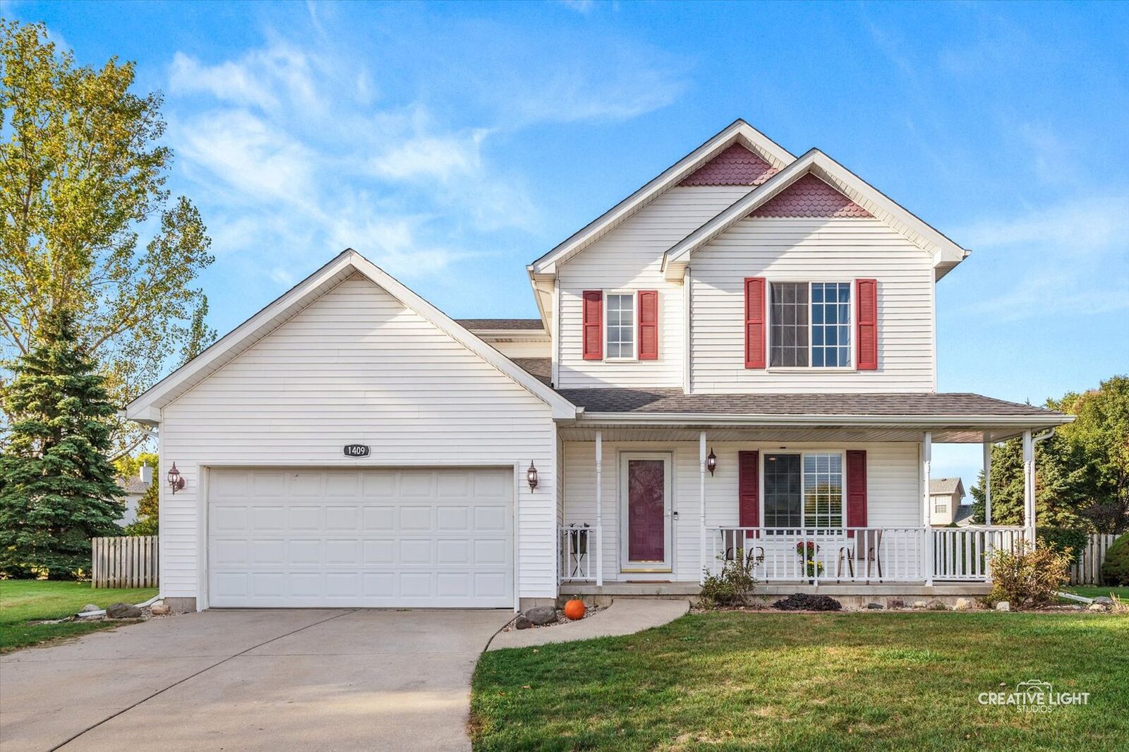 Property Photo:  1409 White Pine Court  IL 60560