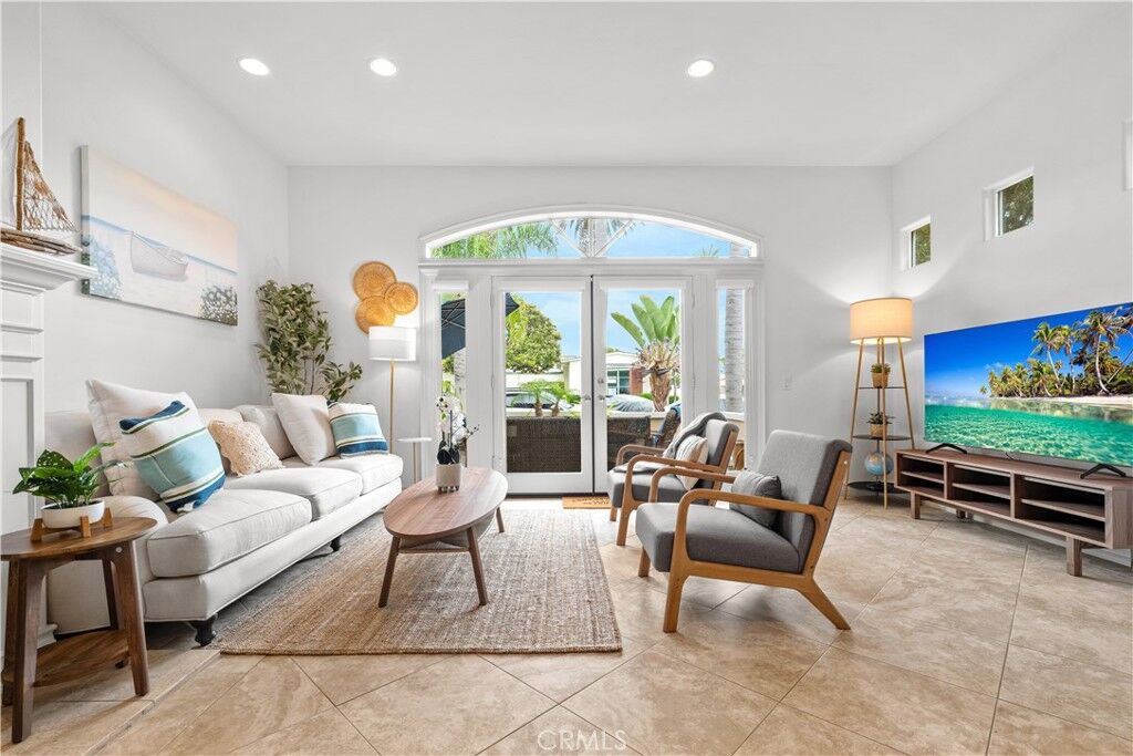 Property Photo: 513 Pecan Ave CA 92648