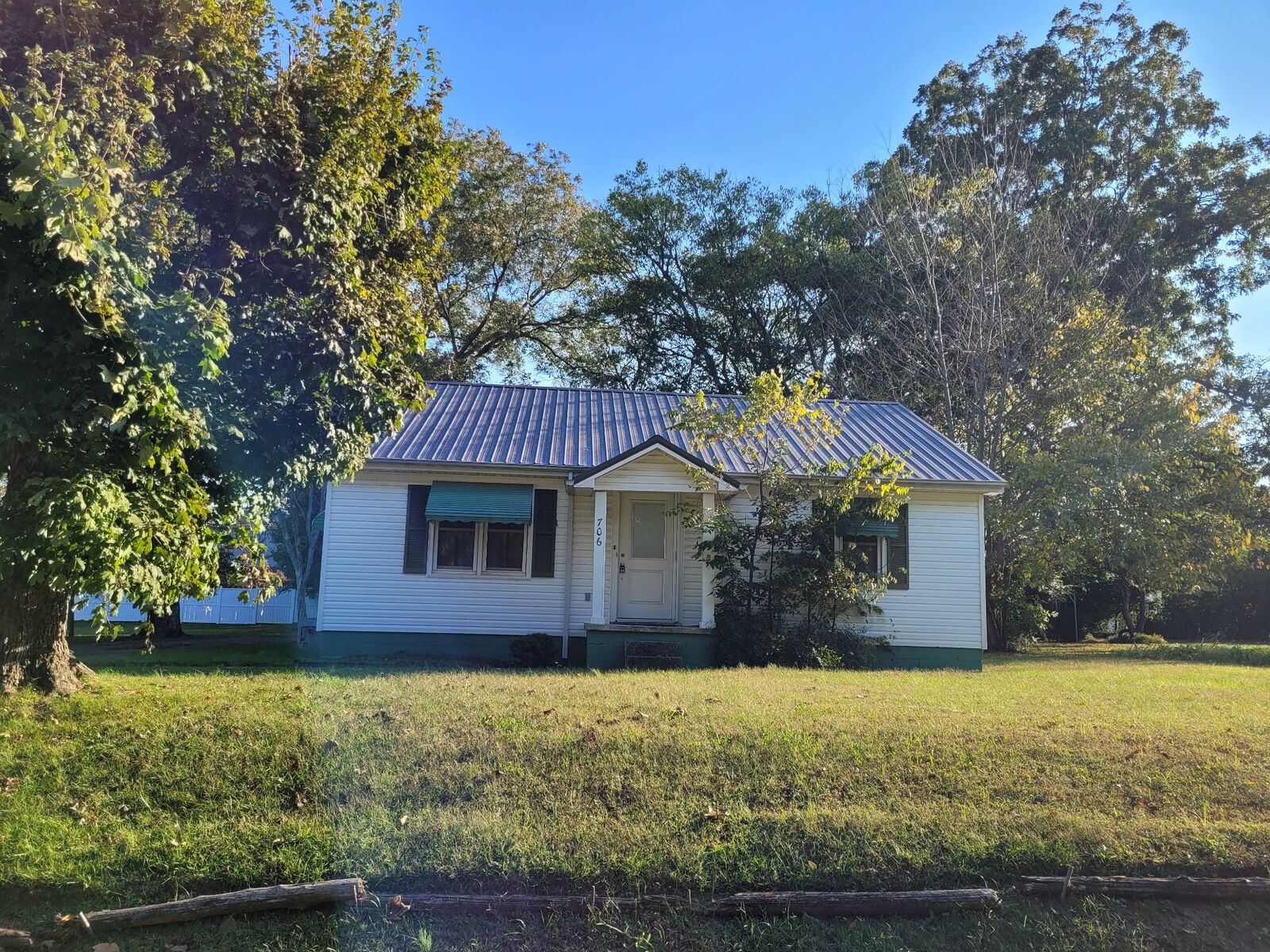 Property Photo:  706 N Vine St  TN 37398 
