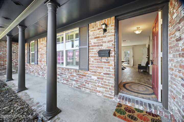 Property Photo:  8827 Brierwood Road  FL 32257 