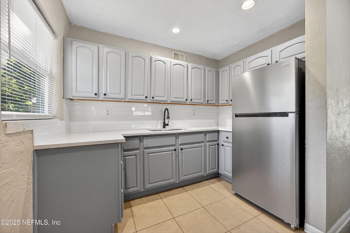 Property Photo: 1458 Domas Drive FL 32211