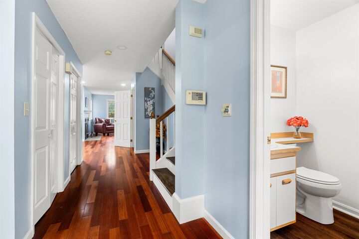 Property Photo: 8 Laurel Court NH 03062