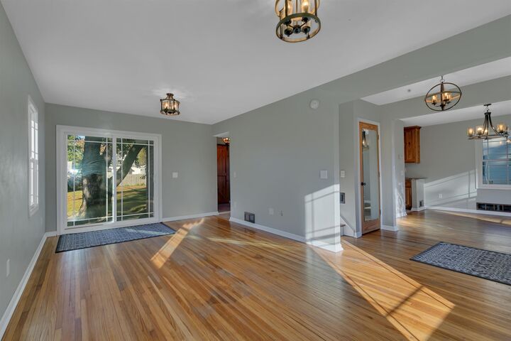 Property Photo:  484 State Street S  MN 55329 