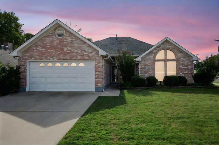 Property Photo:  500 Chateau Court  TX 76209