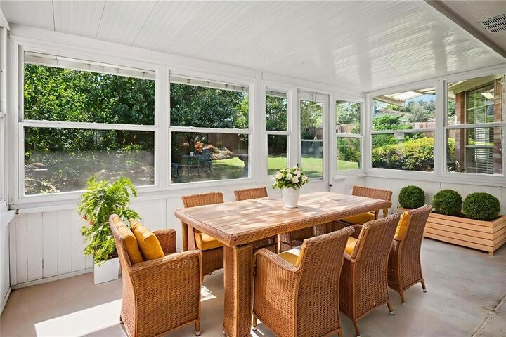 Property Photo: 500 Chateau Court TX 76209