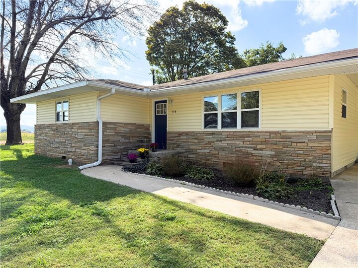 Property Photo: 308 S Summit Street AR 72753
