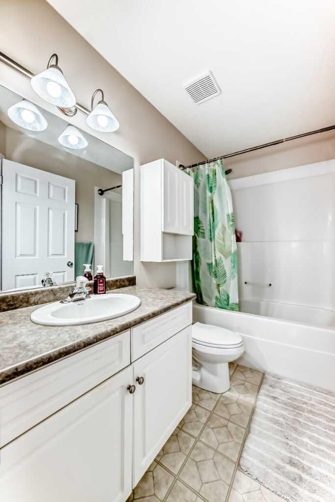 Property Photo: 268 Prestwick Acres Lane SE AB T2Z 3Y1