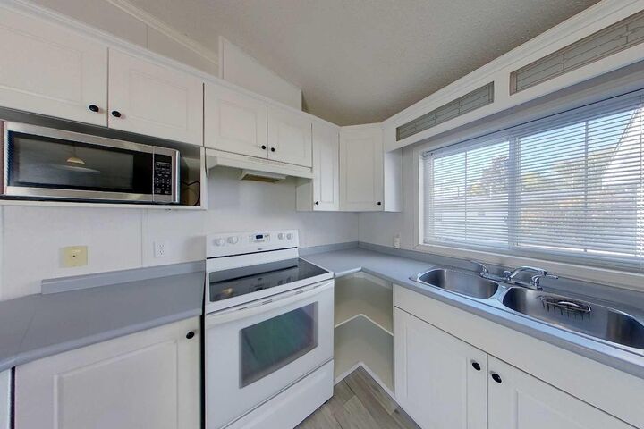 Property Photo:  812 6 Avenue SW 20  AB T0G 2A0 