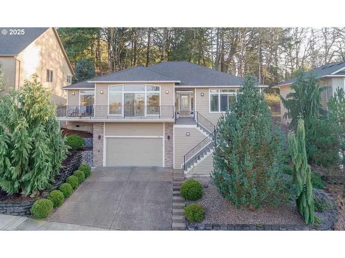 Property Photo:  408 La Cresta Dr  OR 97306 