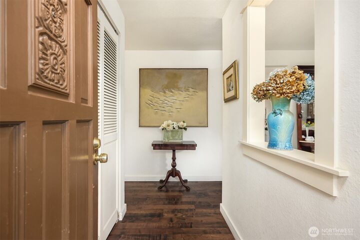 Property Photo:  774  Madison Avenue N 774  WA 98110 