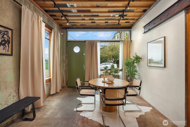 Property Photo:  112  18th Avenue  WA 98122