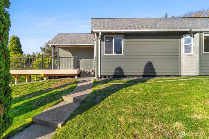 Property Photo:  1033  34th Street  WA 98229 