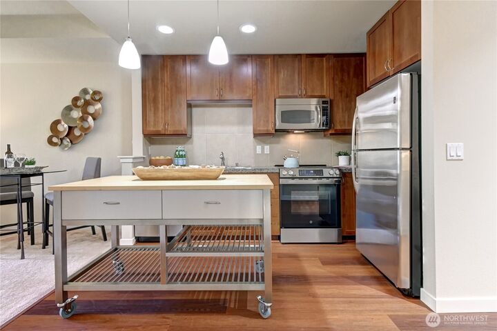 Property Photo: 16141 Cleveland Street 417 WA 98052