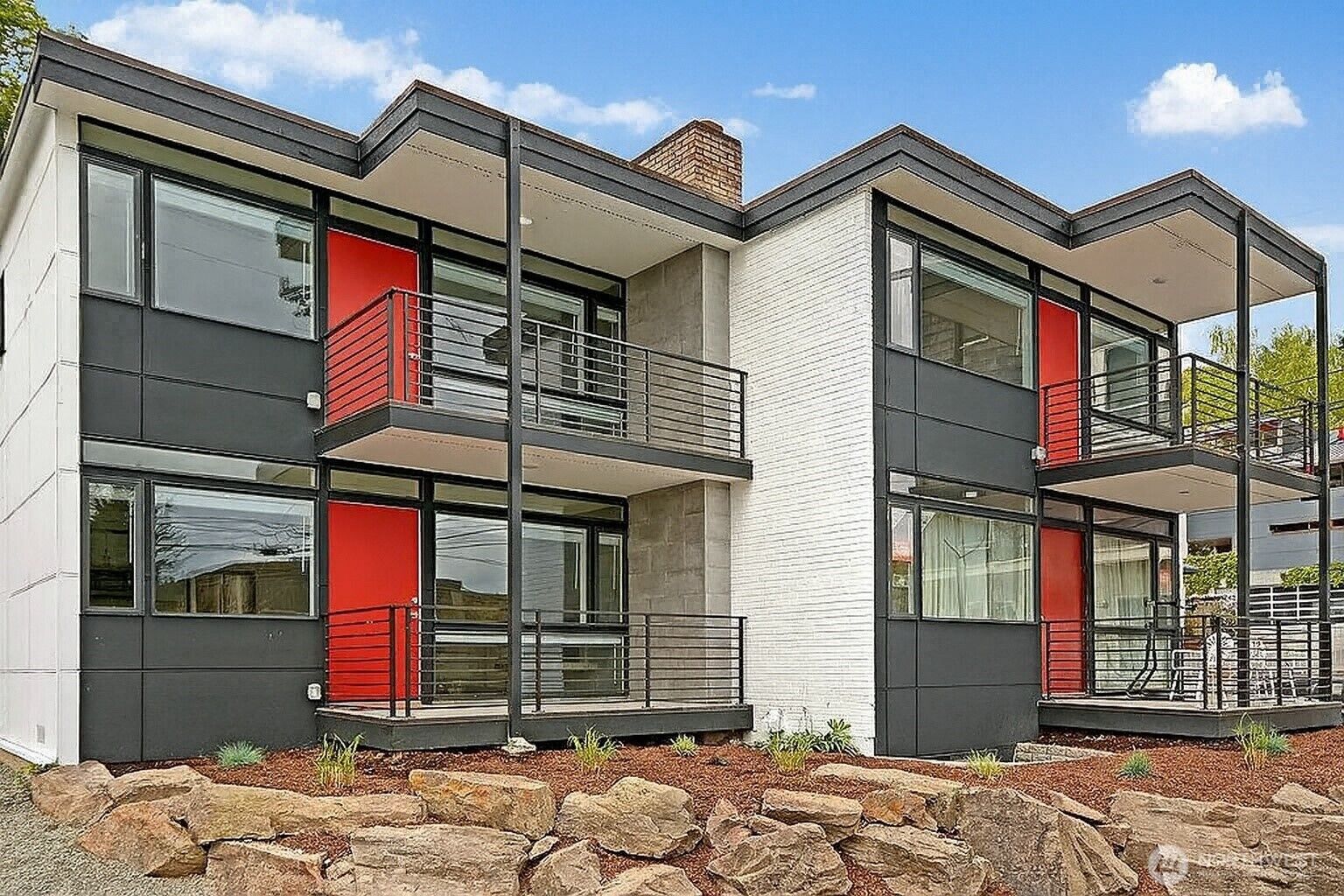 Property Photo: 3521 S Leschi Place 3 WA 98144