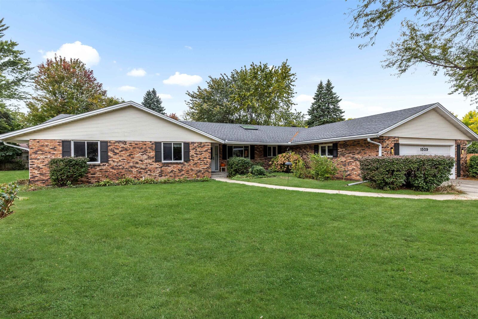 Property Photo: 1529 Kerstin Court IL 61108