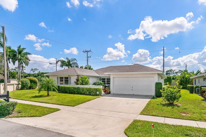 Property Photo:  10990 Greentrail Drive S  FL 33436