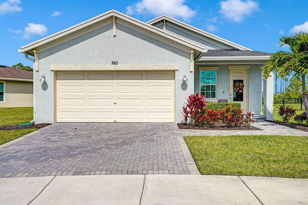 Property Photo:  745 SE Bloomfield Road  FL 34984