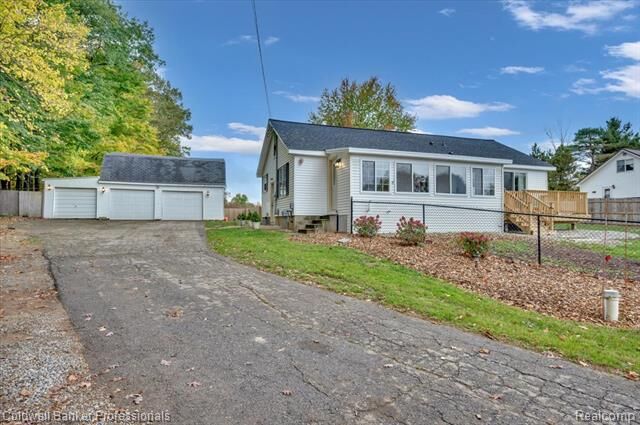 Property Photo: 152 Mapleleaf Road S Mapleleaf Road MI 48446