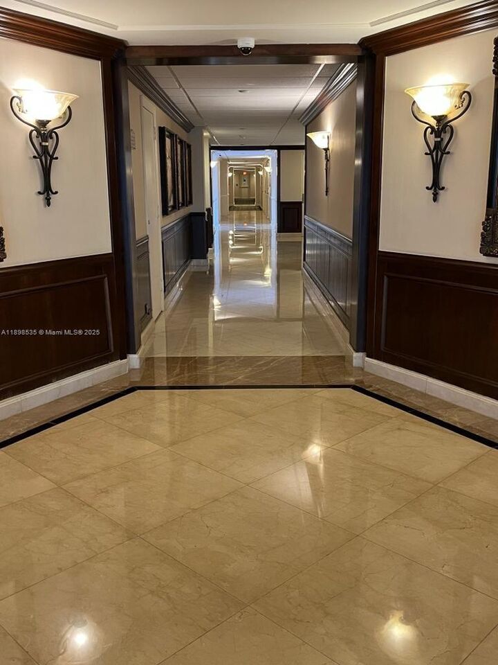 Property Photo: 3530 Mystic Pointe Dr 1711 FL 33180