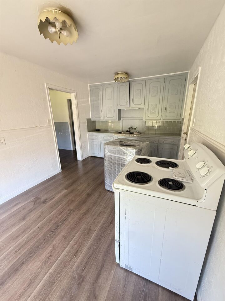 Property Photo: 210 Myrna Loy Dr TX 77705