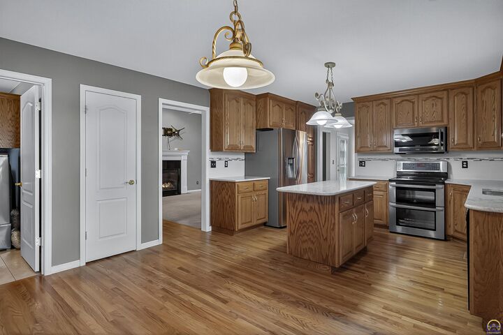 Property Photo:  3713 SW Lincolnshire Rd  KS 66610