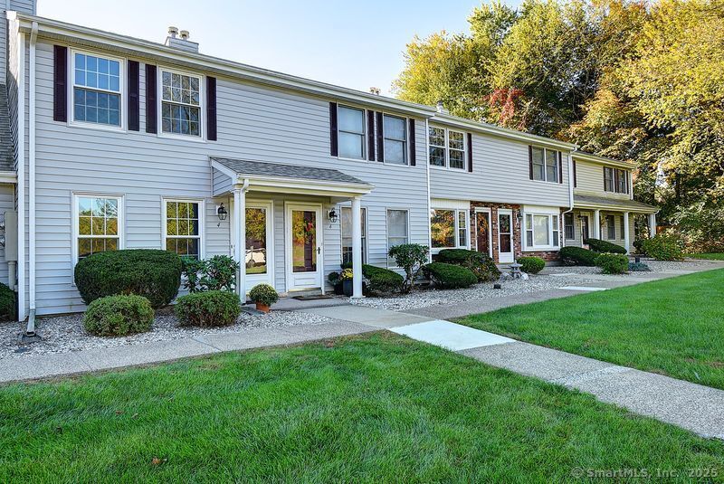 Property Photo:  4 Lexington Court 4  CT 06067 