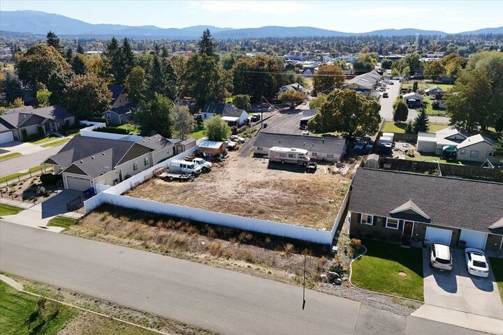 Property Photo: 12523 E Valleyway Ave WA 99216