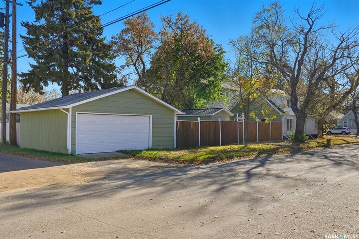 Property Photo: 622 31st Street W SK S7L 0R3