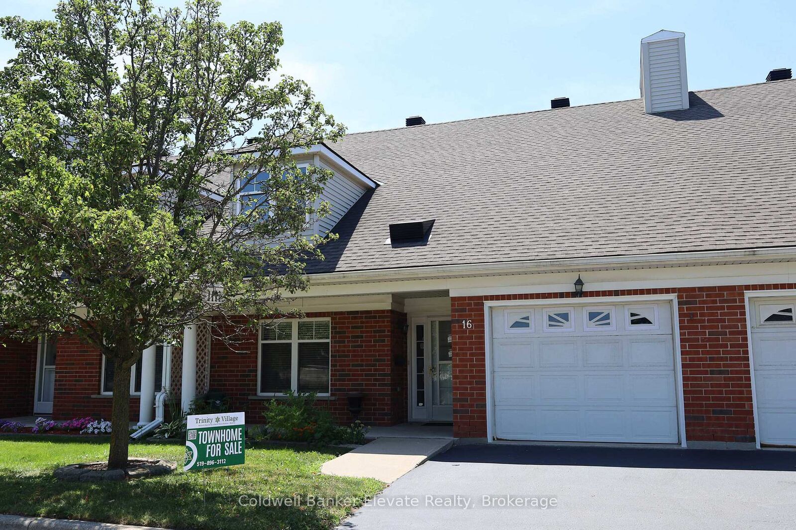 Property Photo: 2705 Kingsway Drive 16 ON N2C 2T2