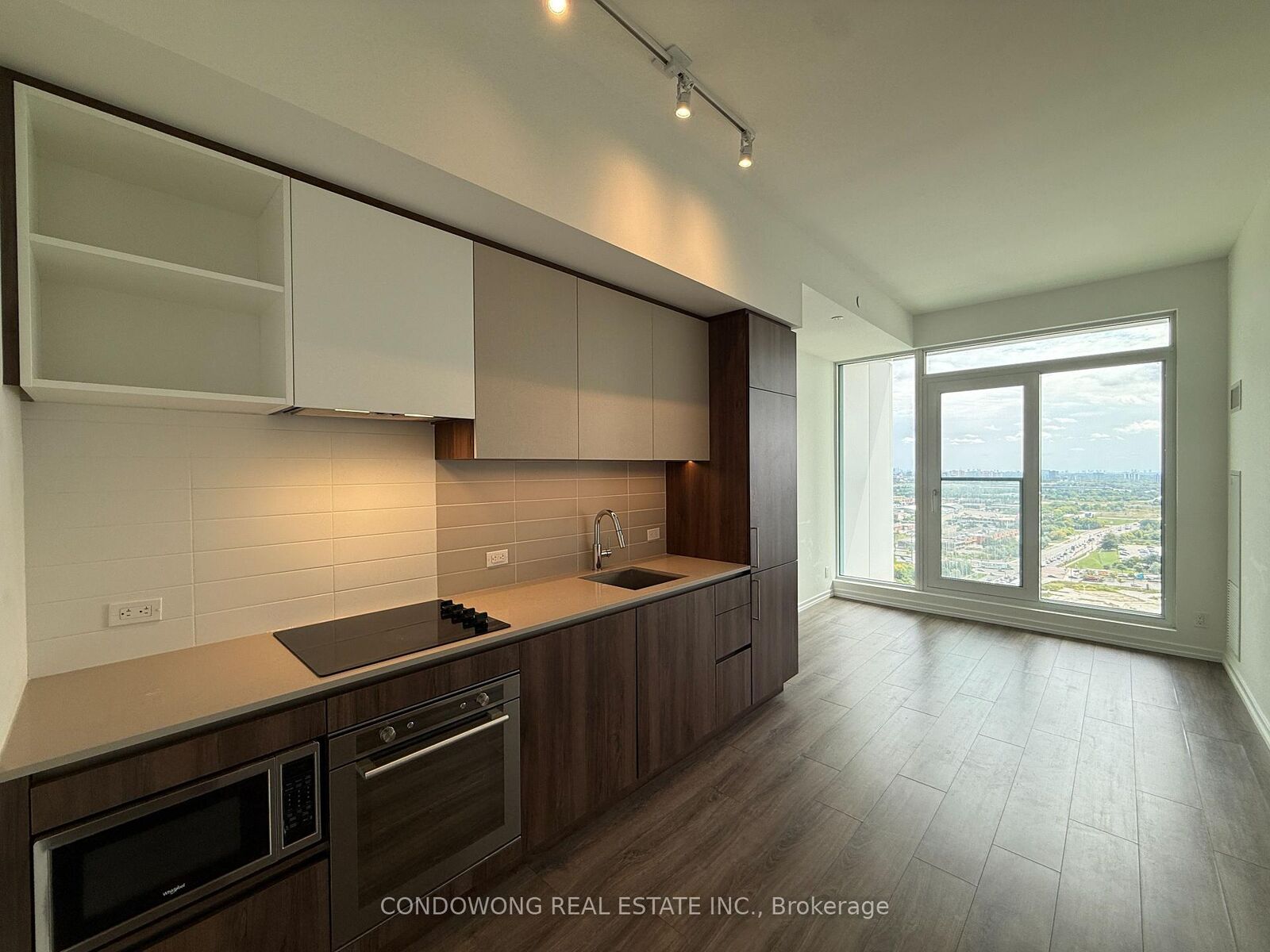 Property Photo:  1000 Portage Parkway 2506  ON L4K 0L1