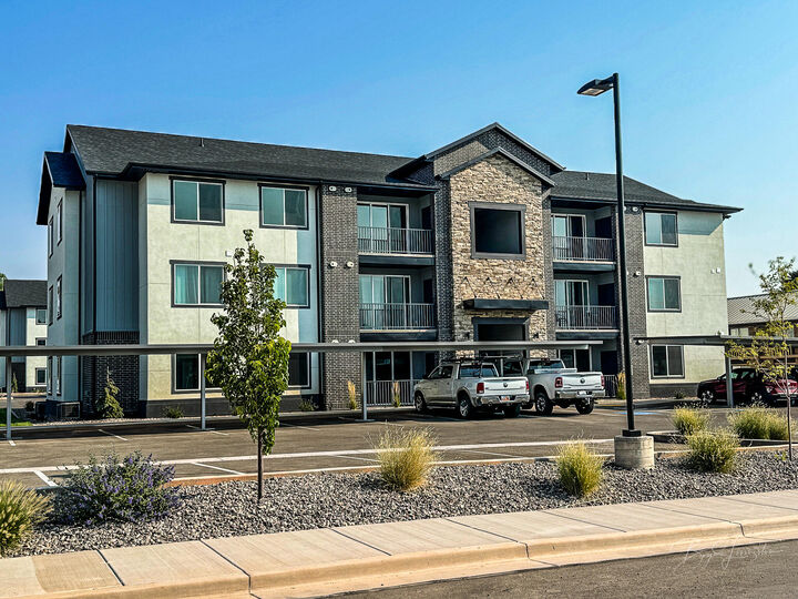 Property Photo: 553 S 100 W #304 UT 84701
