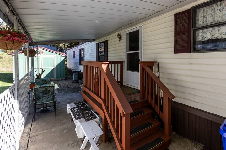 Property Photo: 424 Perry Cir PA 16066
