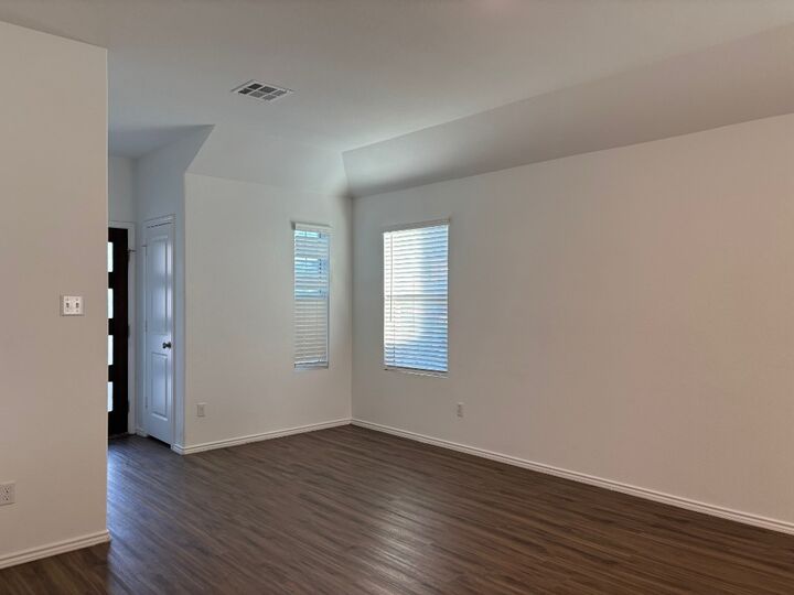 Property Photo: 117 Canley Loop TX 78634